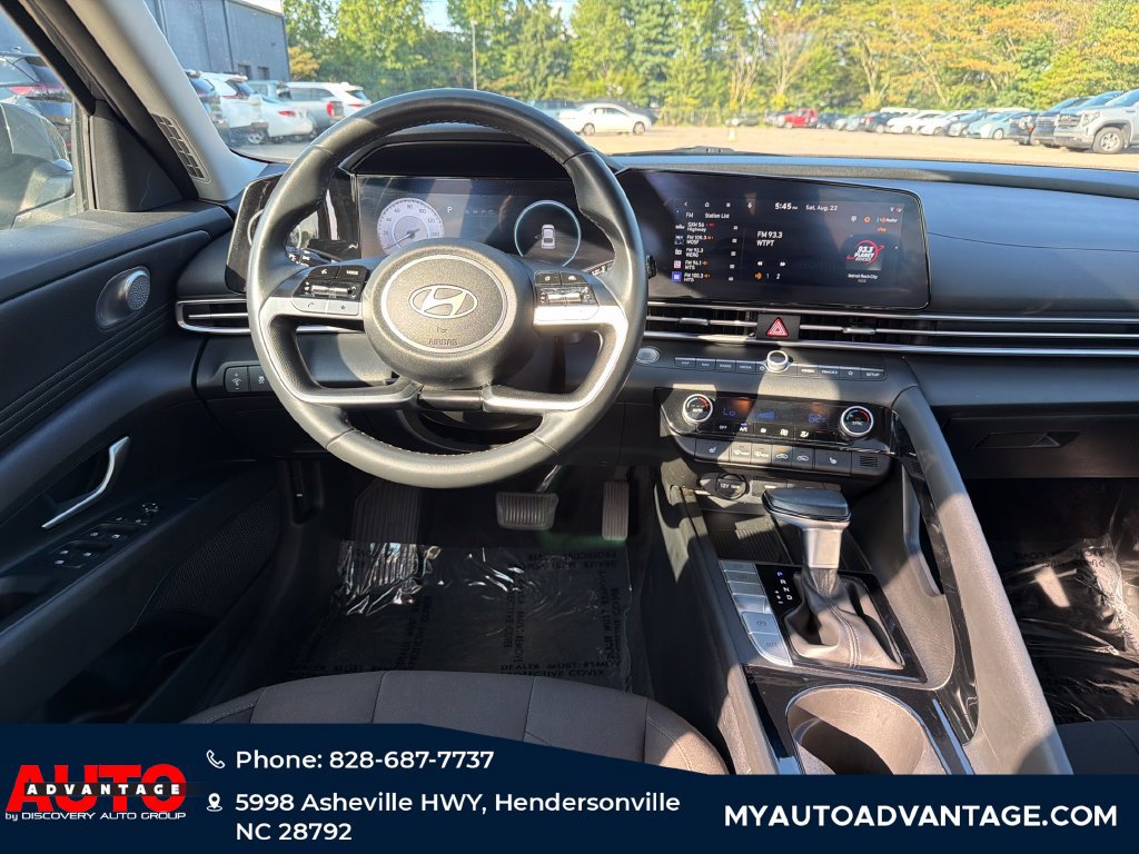 Used 2025 Hyundai Elantra SEL FWD image 34