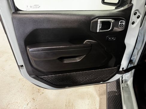 Used 2024 Jeep Wrangler Unlimited Sport AWD/4WD image 15