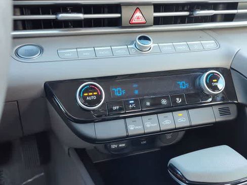 Used 2024 Hyundai Elantra SEL image 21