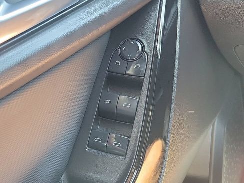 Used 2025 Chevrolet Equinox LT FWD image 12
