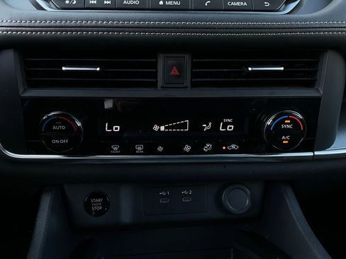 Used 2025 Nissan Rogue SV image 28