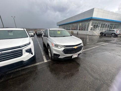 Used 2018 Chevrolet Traverse LS image 3