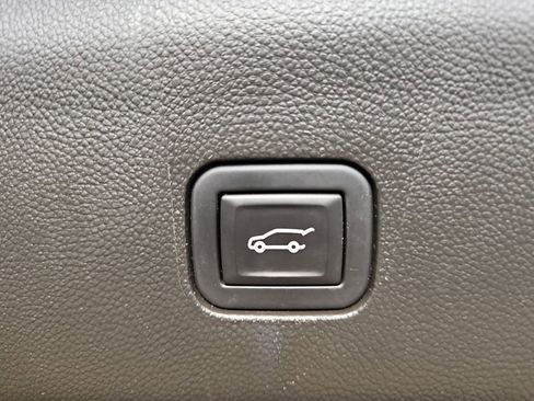 Used 2024 Buick Enclave Premium AWD/4WD image 13