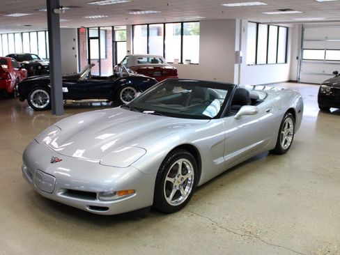 Used 2004 Chevrolet Corvette Convertible w/ Preferred Equipment Group image 3