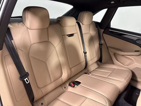Certified 2024 Porsche Macan AWD/4WD image 23