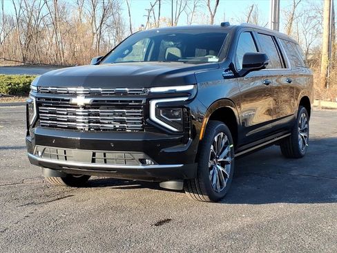 New 2026 Chevrolet Suburban High Country image 2