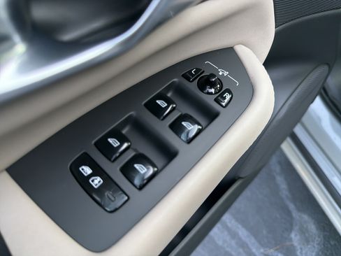 Certified 2026 Volvo XC90 B6 Plus AWD/4WD image 17