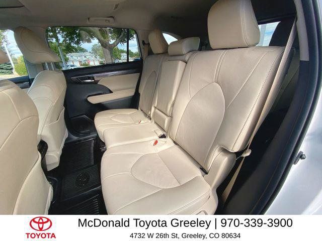 Certified 2025 Toyota Highlander Limited AWD/4WD image 23