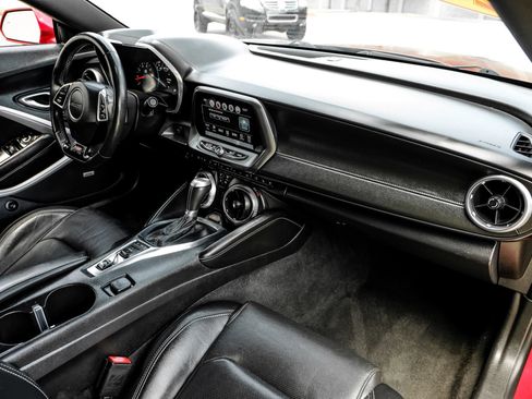 Used 2016 Chevrolet Camaro SS RWD image 17