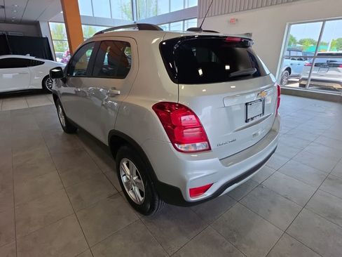 Used 2022 Chevrolet Trax LT w/ LT Convenience Package AWD/4WD image 12