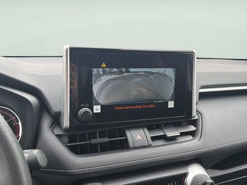 Used 2025 Toyota RAV4 XLE image 29