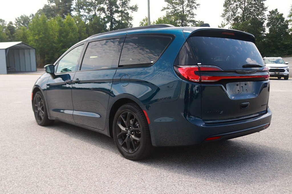 Used 2025 Chrysler Pacifica Limited FWD image 5