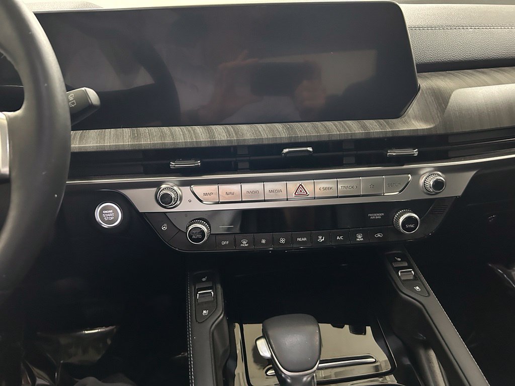 Used 2025 Kia Telluride EX w/ EX Captain's Chair Package AWD/4WD image 20