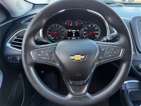 Used 2018 Chevrolet Malibu LT image 13