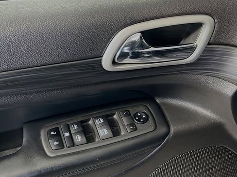 Used 2021 Jeep Grand Cherokee Laredo X image 12