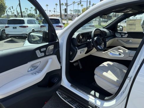 New 2025 Mercedes-Benz GLS 580 4MATIC image 6