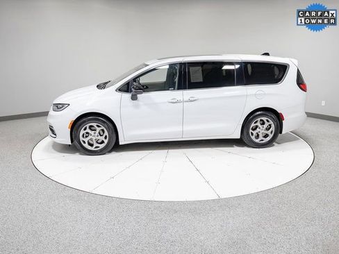 Used 2024 Chrysler Pacifica Limited FWD image 33