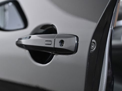 Used 2023 Nissan Rogue SV image 11