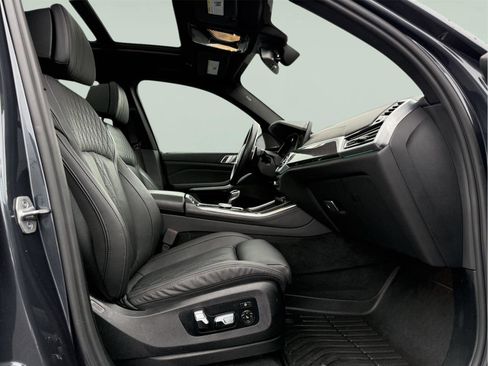Used 2022 BMW X5 M50i image 25