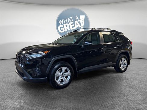 Used 2020 Toyota RAV4 XLE image 8