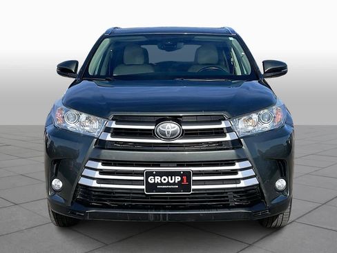 Used 2018 Toyota Highlander XLE image 3