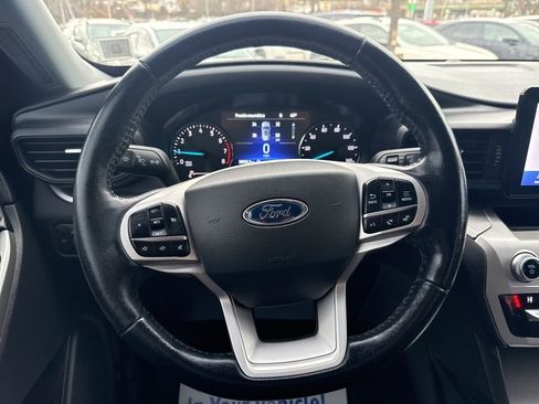 Used 2021 Ford Explorer XLT image 12