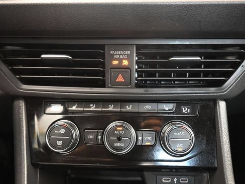 Used 2024 Volkswagen Jetta SE FWD image 19