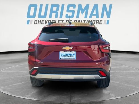 Used 2025 Chevrolet Trax LT w/ Driver Confidence Package FWD image 5
