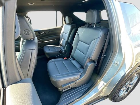 Used 2025 Chevrolet Traverse LT w/ Driver Confidence Package image 24