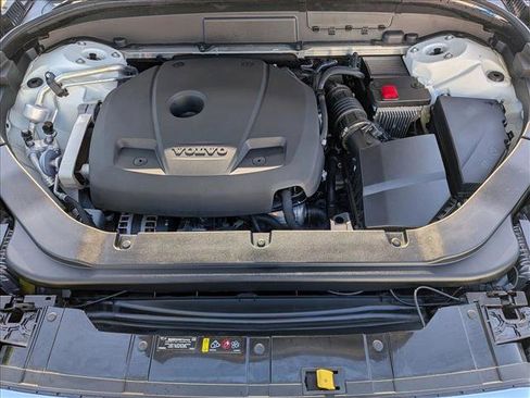 Used 2019 Volvo XC60 T6 Momentum w/ Multimedia Package AWD/4WD image 23