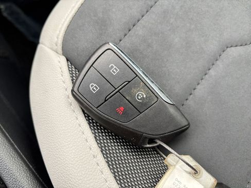 Used 2025 Volkswagen Taos SE image 22