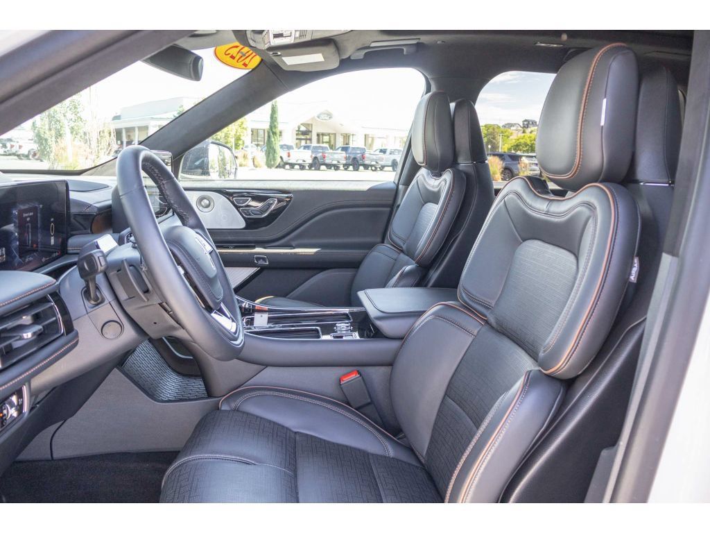 Used 2025 Lincoln Aviator Black Label w/ Jet Appearance Package AWD/4WD image 18