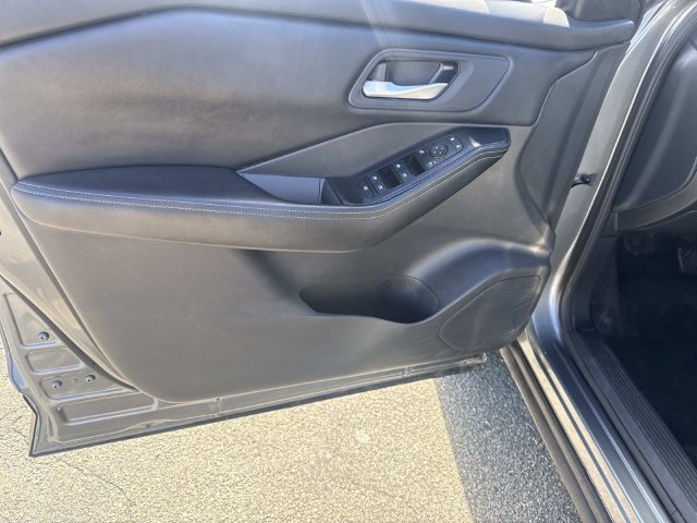 Used 2024 Nissan Rogue SV FWD image 16