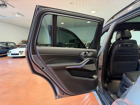 Used 2024 BMW X7 xDrive40i w/ M Sport Package AWD/4WD image 21