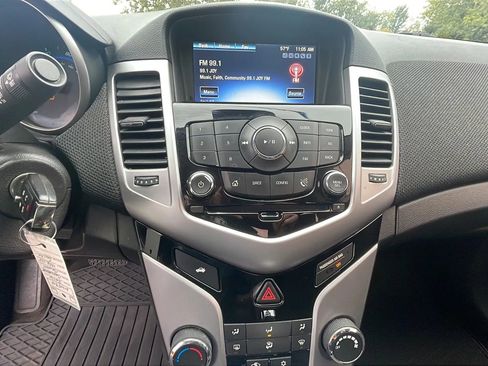 Used 2016 Chevrolet Cruze LT image 13