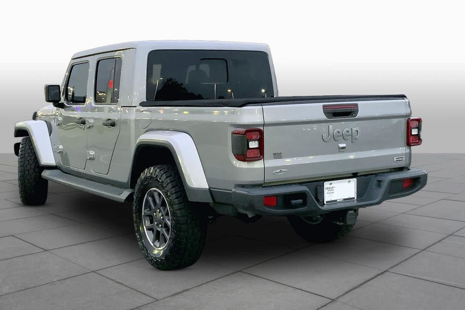 Used 2020 Jeep Gladiator Overland AWD/4WD image 11