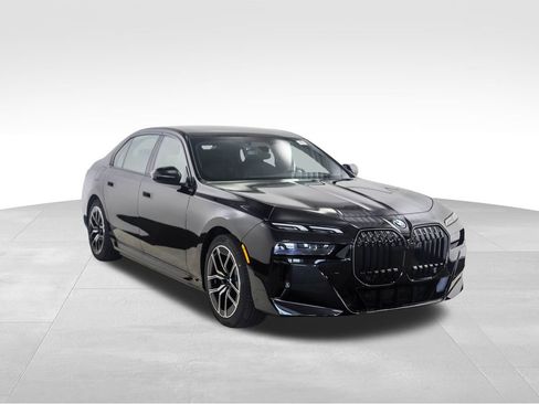 Used 2025 BMW i7 xDrive60 image 7