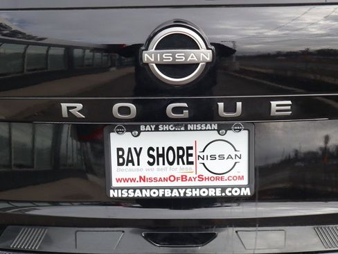 Certified 2025 Nissan Rogue SV image 32