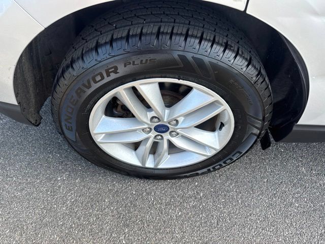Used 2017 Ford Edge SEL w/ Equipment Group 201A AWD/4WD image 9