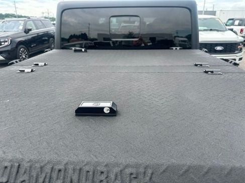 Used 2023 Jeep Gladiator Sport AWD/4WD image 18