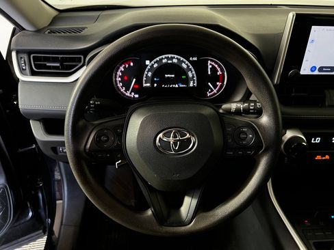 Used 2025 Toyota RAV4 XLE FWD image 9