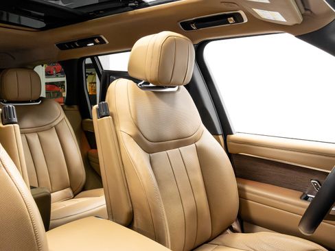 Used 2023 Land Rover Range Rover Autobiography image 18