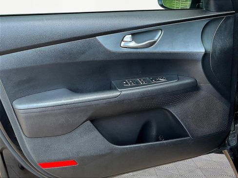 Used 2021 Kia Forte LXS FWD image 18
