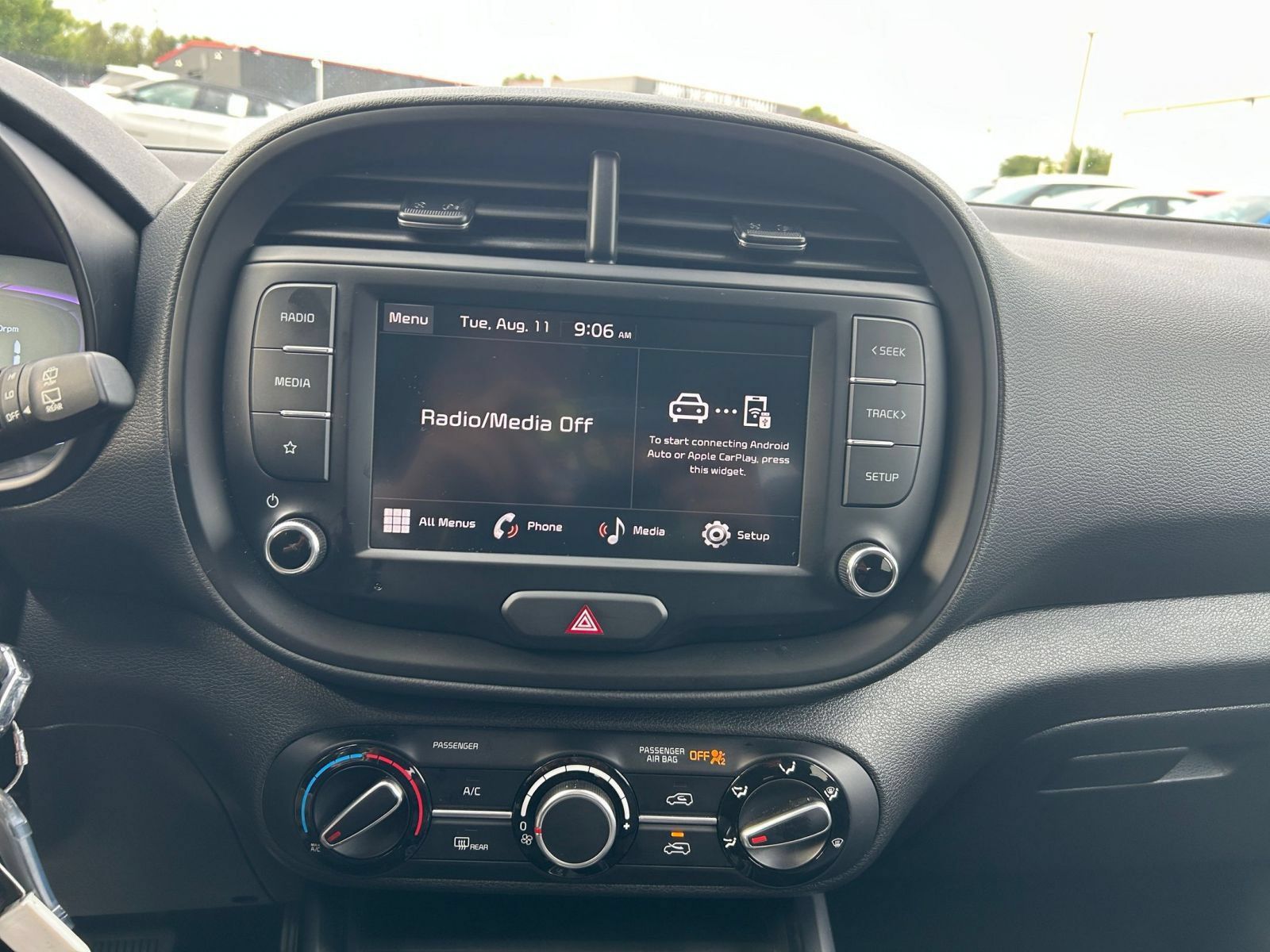 Used 2025 Kia Soul LX w/ LX Technology Package FWD image 16