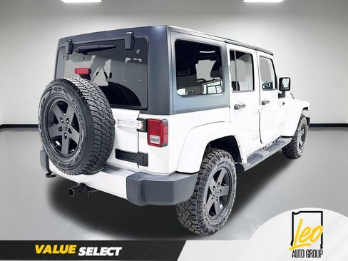 Used 2015 Jeep Wrangler Unlimited Sahara AWD/4WD image 7