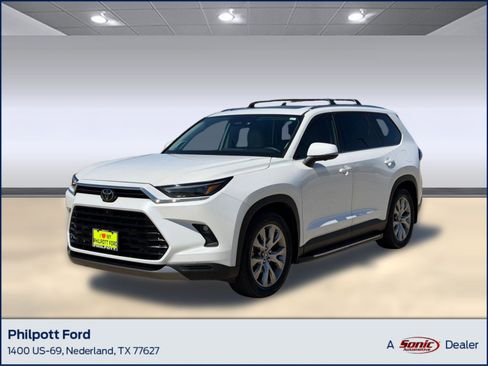 Used 2025 Toyota Grand Highlander AWD image 1