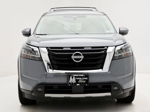 Used 2024 Nissan Pathfinder Platinum image 5