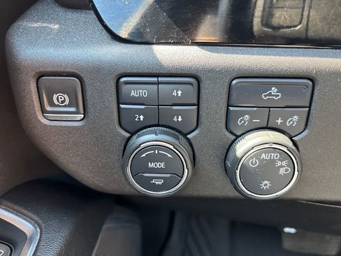 Certified 2022 Chevrolet Silverado 1500 LT AWD/4WD image 22