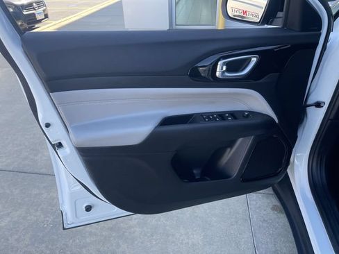 Used 2025 Jeep Compass Limited AWD/4WD image 14