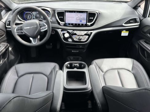 New 2026 Chrysler Pacifica Select image 11